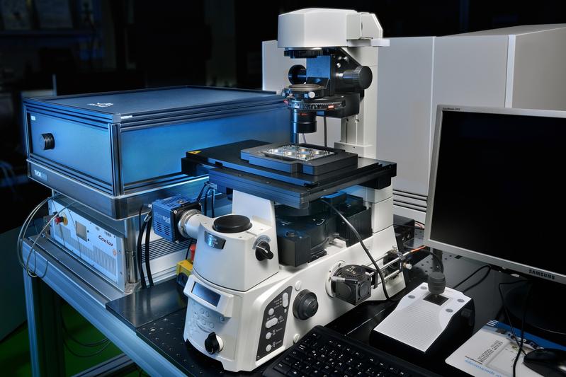 Das LIFTOSCOPE vereint Hochgeschwindigkeits-mikroskopie, KI-Analyse und Lokalisation lebender Zellen und Zellverbände mit dem laserinduzierten Vorwärts-Transfer (LIFT). 