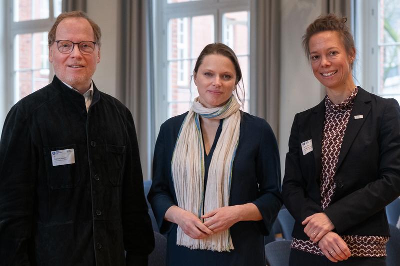 Auf dem Zukunftsforum Nachhaltigkeit (v.l.n.r.): Dekan Thomas Flower, Senatorin Melanie Leonhard, Vizepräsidentin Frederike Masemann