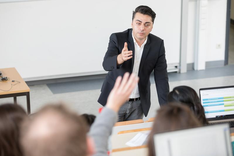 Prof. Dr. Kawa Nazemi, Experte für graphische Datenverarbeitung an der Hochschule Darmstadt