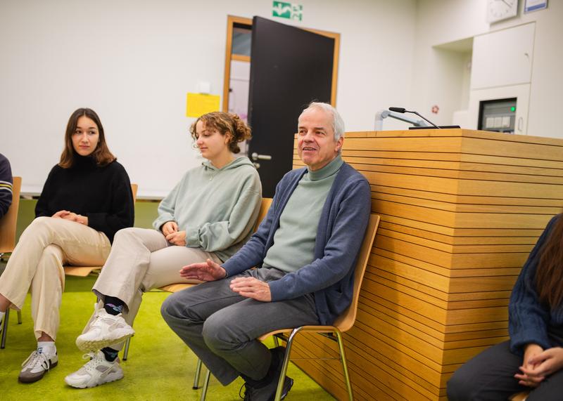 Pathopsychologe Jörg Wolstein leitet das interdisziplinäre Seminar zu Cannabisprävention.