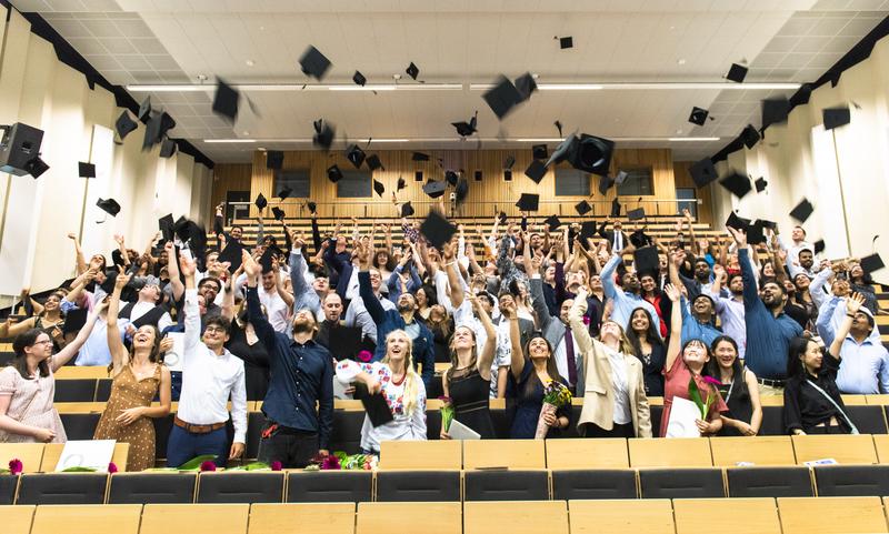 Studierende der BTU feiern ihre Abschlüsse im Rahmen der Graduierungszeremonie im Juli 2023 
