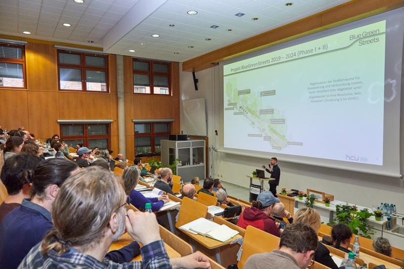 Rund 150 Teilnehmende aus acht Ländern kamen zur "Black2GoGreen"-Tagung nach Geisenheim.