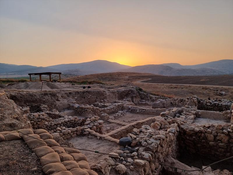 Hazor war in der Bronzezeit eine der größten Städte der Region. Der Siedlungshügel liegt im Norden Israels. 