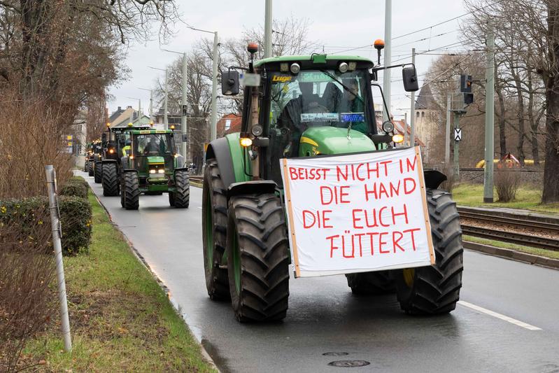 Landwirte protestieren gegen die Politik der Regierung. Beispiel für einen sozial-ökologischen Klassenkonflikt in Deutschland?!