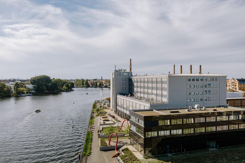 Der Spree Talk findet im schwarzen Gebäude H am Campus in Berlin-Oberschöneweide statt. 