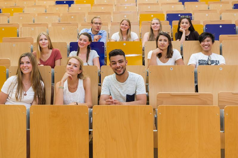 Hörsaalluft schnuppern: Beim Schnupperstudium Rechtswissenschaft der Justus-Liebig-Universität Gießen ist das ab jetzt möglich. (Symbolbild)