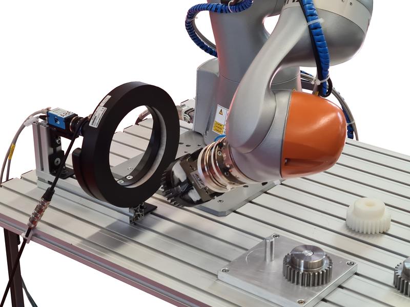 Xeidana® confirms that the robot has gripped the correct gear