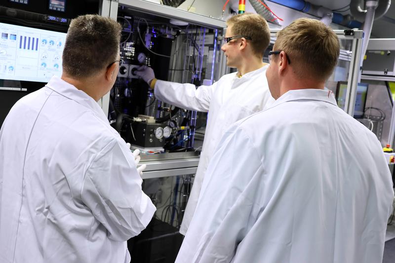 Im Wasserstofflabor der Westfälischen Hochschule wird an der technologischen Basis für die Erzeugung und Anwendung von Wasserstoff geforscht.