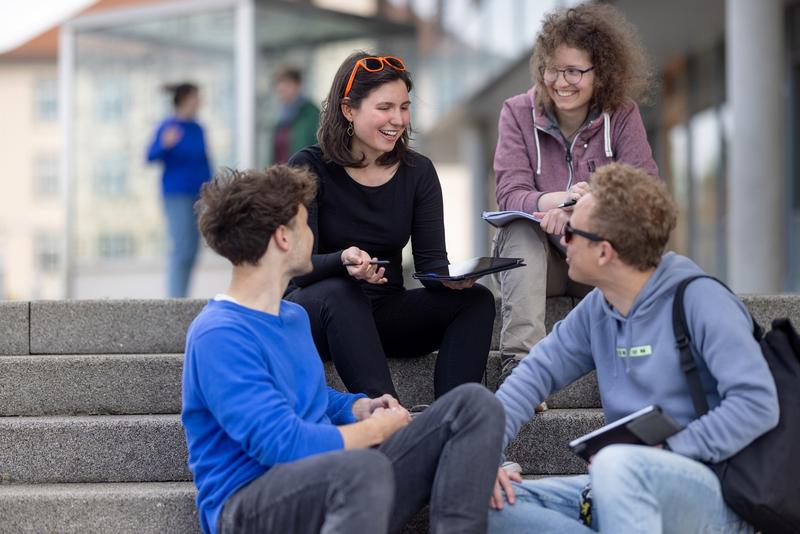 Die Technische Universität Ilmenau lädt am 20. April Schülerinnen und Schüler der gymnasialen Oberstufe, deren Eltern und alle Interessierten zum Studieninfotag ein