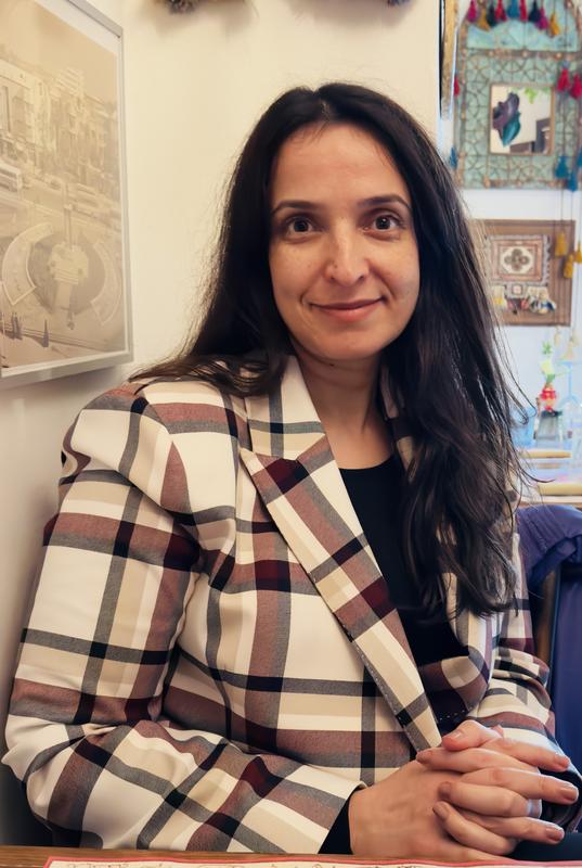 Die Sprachwissenschaftlerin Saloumeh Gholami ist Mitglied des Direktoriums des LOEWE-Schwerpunkts »Minderheitenstudien: Sprache und Identität« an der Goethe-Universität 