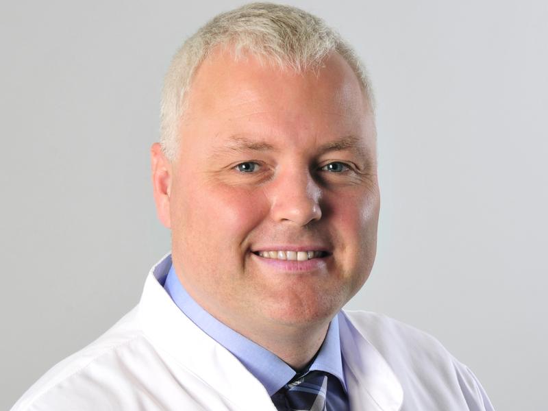 Prof. Dr. Klaus Hahnenkamp, federführendes Mitglied der Kommission Organspende und -transplantation innerhalb der DGAI und Direktor der Klinik für Anästhesiologie, Intensiv-, Notfall- und Schmerzmedizin der Universitätsmedizin Greifswald. 