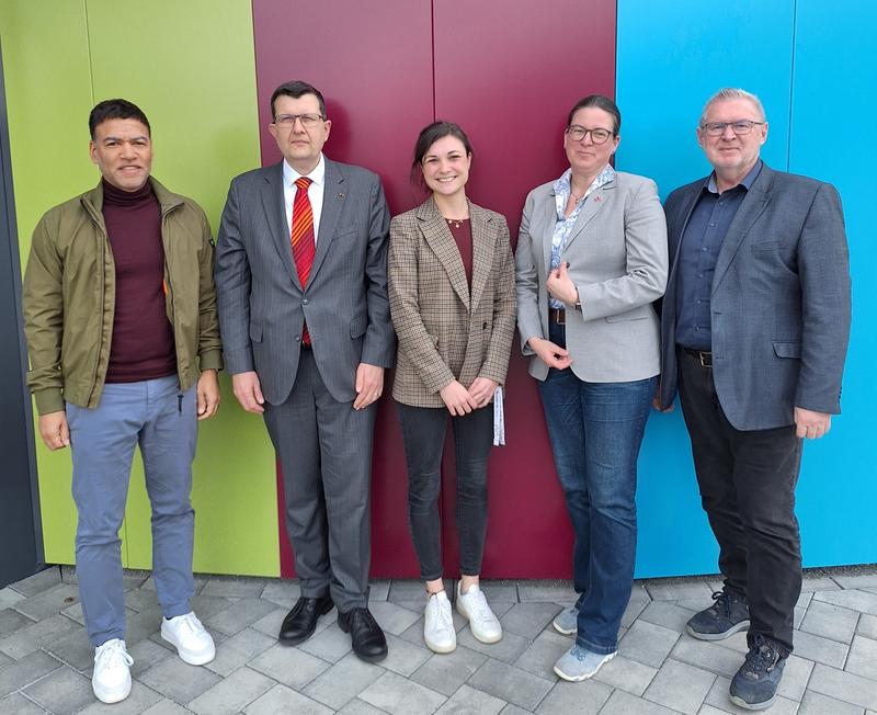 Vertreter der Junior Uni und der Universität Koblenz bei einem gemeinsamen Treffen in Daun. 