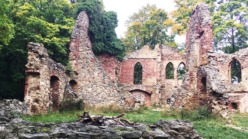 A centerpiece of the “Fürstensteiner Grund”, which was embellished at the end of the 18th century, is the Old Fortress, now a ruin.