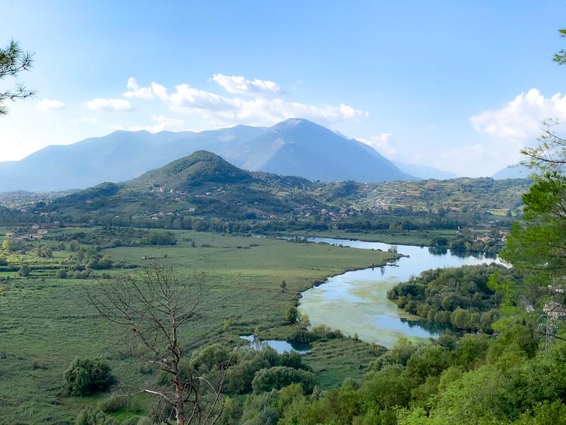 Der Zentral-Apennin in Mittelitalien: Hier wurde die CO2-Bilanz für ein relativ junges Gebirges gemessen. Das Bild zeigt ein Naturschutzgebiet in der Region Latium. Das Grundwasser durchströmt die Kalksteinmassive und tritt an Quellen wie diesen zutage