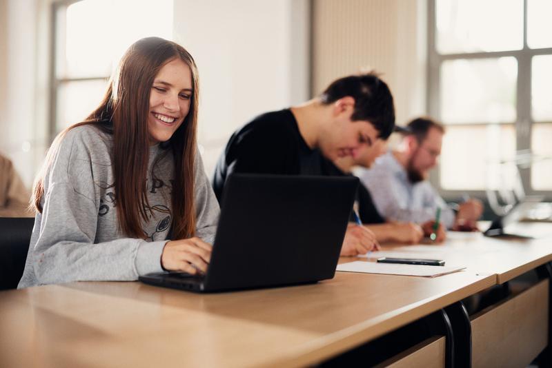 Angelina Kiso hat ein Probestudium am Campus Minden absolviert. Sie hat Veranstaltungen für Erstsemester des praxisintegrierten Bachelorstudiengangs Maschinenbau besucht. 