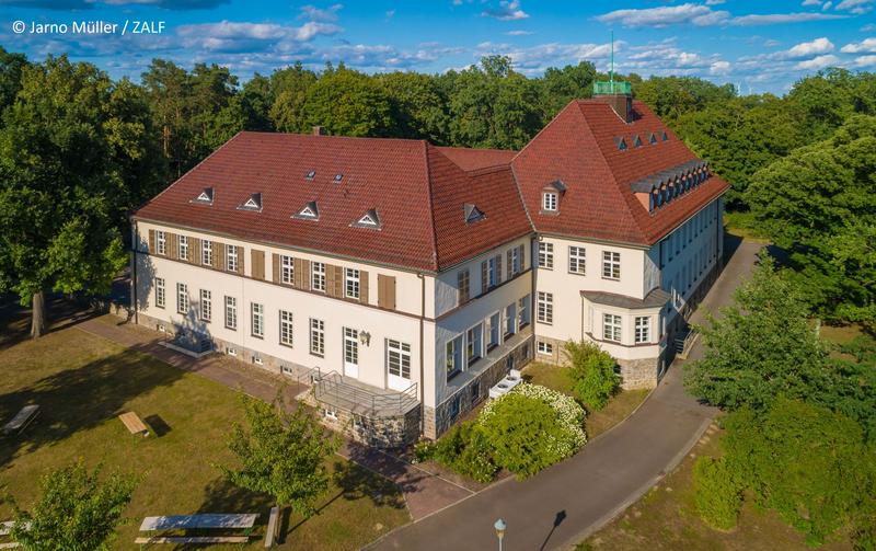 Der Bundespräsident Frank-Walter Steinmeier besucht am 7. Mai 2024 den ZALF-Campus in Müncheberg, um sich über aktuelle Forschungsansätze für eine zukunftsfähige Landwirtschaft zu informieren. 