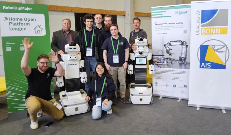 Bei den RoboCup German Open-Meisterschaften in Kassel erzielte in der @Home-Liga der Haushaltsroboter das Team NimbRo der Universität Bonn die höchste Punktzahl. 
