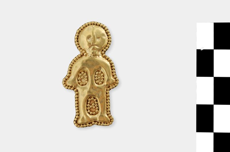 Goldfigur aus der Ausgrabung in Rákóczifalva, Ungarn. Metalldetektorfund aus dem awarischen Gräberfeld (7. Jahrhundert u.Z.).