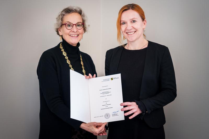 Prof. Dr.-Ing. Christina Scheffler (right) with TU Dresden’s Rector, Prof. Dr. Ursula M. Staudinger