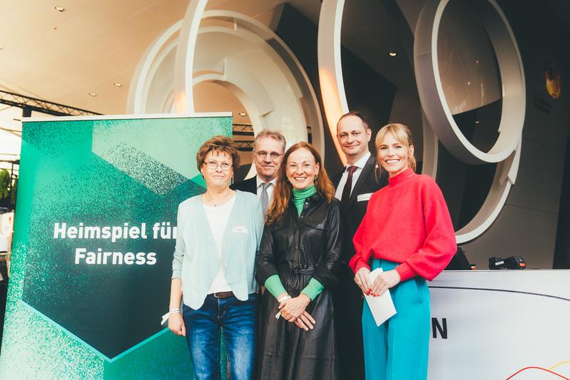 Angela Clausen, Prof. Dr. Tim Meyer, Andrea Schumacher, Dr. Lars Mortsiefer und Julia Kleine (es fehlt Prof. Dr. Ansgar Thiel)