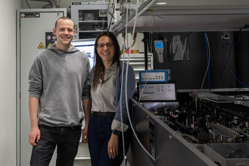 Research Group Leader Dr. Hanieh Fattahi (right) together with Kilian Scheffter (left) in the lab. 