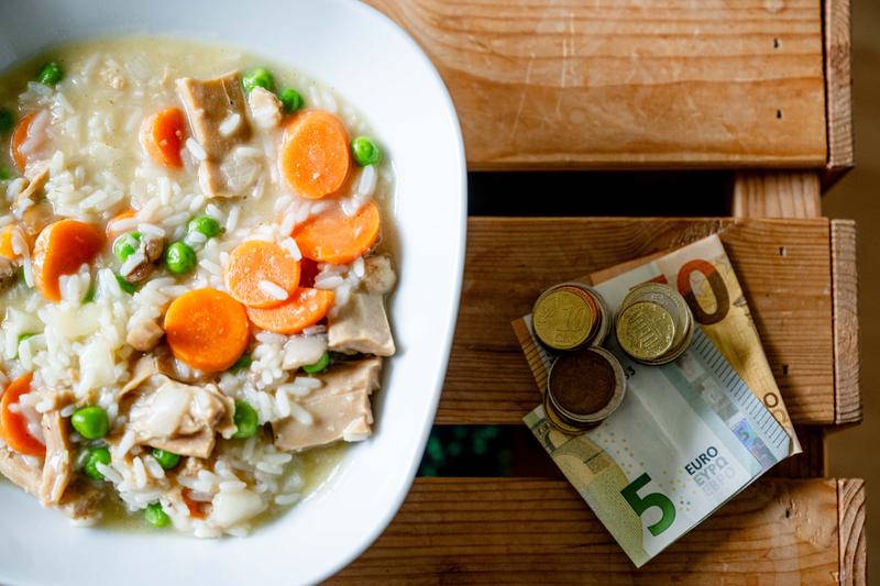 Essen und Geld – beides wird vom Gehirn als Belohnung empfunden