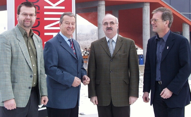 Professor Voß (3. von links) im Kreis seiner Gastgeber in Klagenfurth