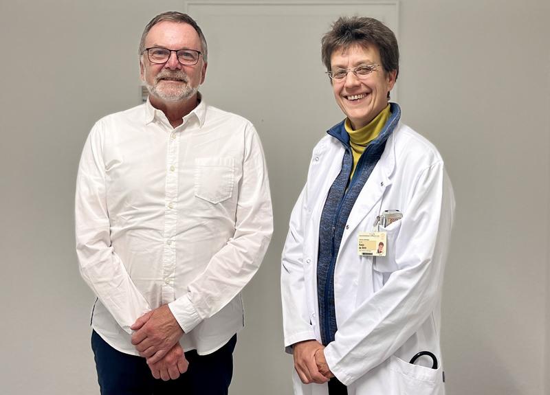 Patient Andreas Herrmann und Katja de With, Leiterin der Klinischen Infektiologie am Universitätsklinikum Dresden. 