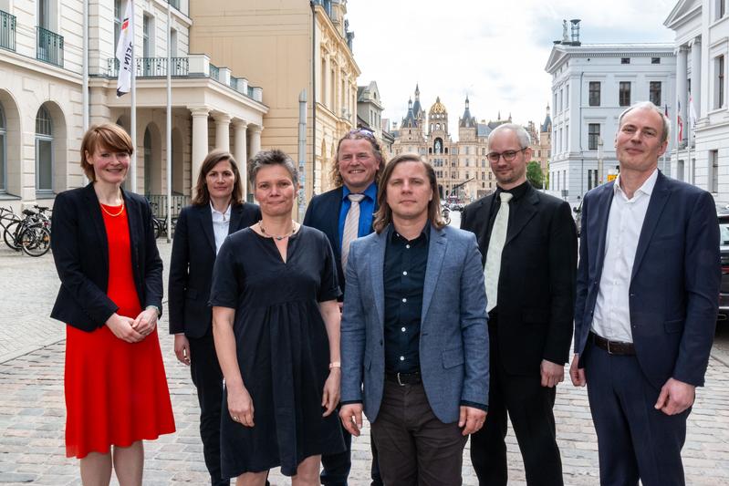 Staatssekretärin Susanne Bowen, Prof. Dr. med. vet. Ilen Röhe, Prof. Ilka Erika Raupach, Prof. Dr. Gerd Baumgarten, Prof. Dr. theol. Johann-Christian Pöder, Prof. Dr.- Ing. Matthias Schuster, Prof. Dr. Kattenbach