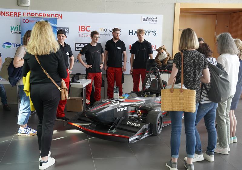 Das Formula Student Team CAT-Racing der Hochschule Coburg präsentierte seine Arbeit. 