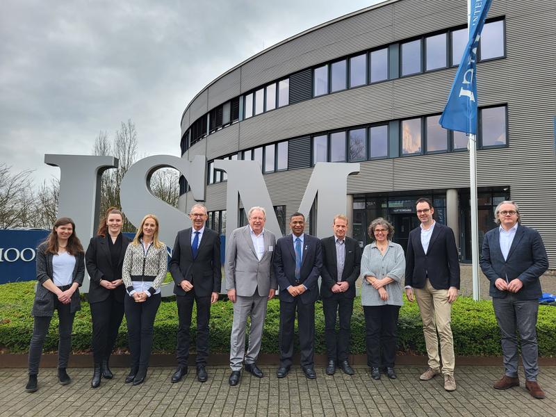 AACSB assessors visit ISM in Dortmund - "a complex, exciting process", as the participants recall. In the middle: Prof. Dr. Ingo Böckenholt.