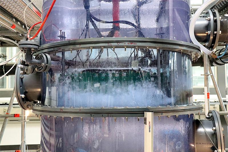 Strömungsuntersuchungen mit dem HZDR-Feldsensor in der TUM-Versuchskolonne