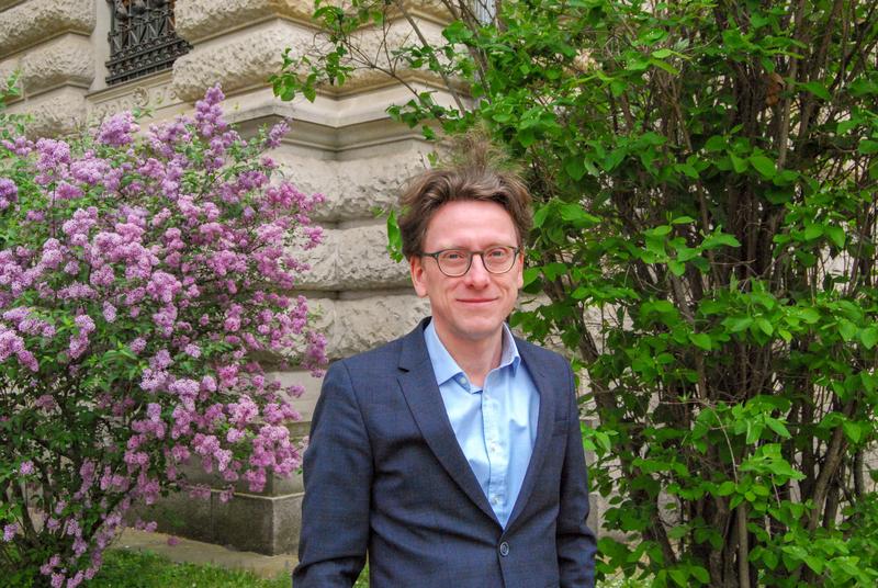 Dr. Lars Vogel