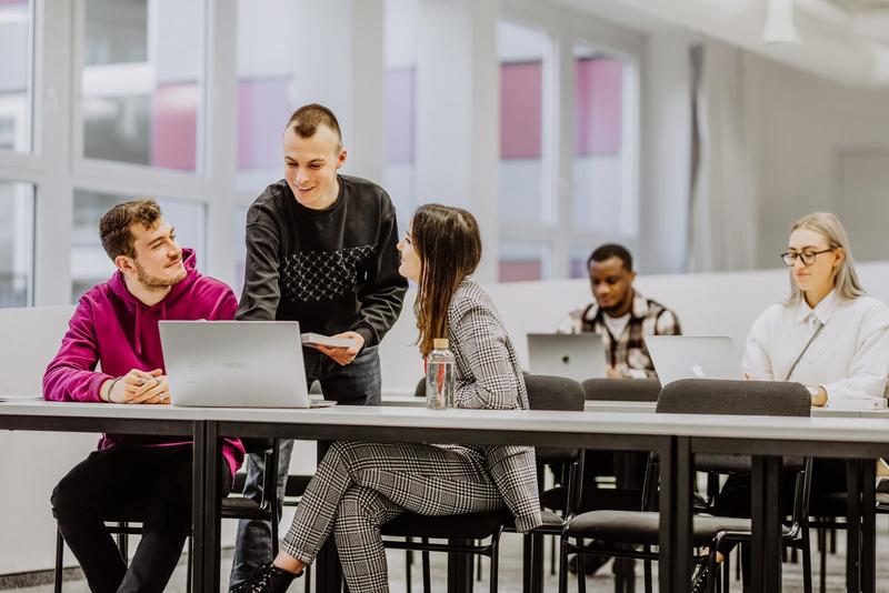 Umgang mit Künstlicher Intelligenz an Hochschulen für den öffentlichen Dienst - Fachtagung „Glienicker Gespräch“  vom 15. bis 17. Mai 2024 für Wissenschaftler*innen und Entscheidungsträger*innen an der HWR Berlin