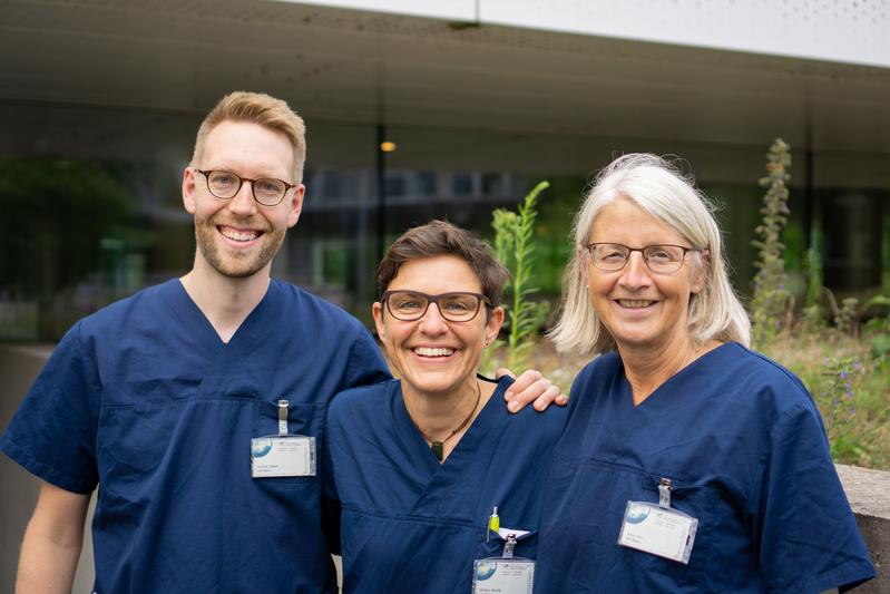 (from left) Dr Julian Alexander Härtel and Dr Nicole Müller from the Department of Paediatric Cardiology at the UKB, who jointly led the study, with study nurse and coordinator Ute Baur.