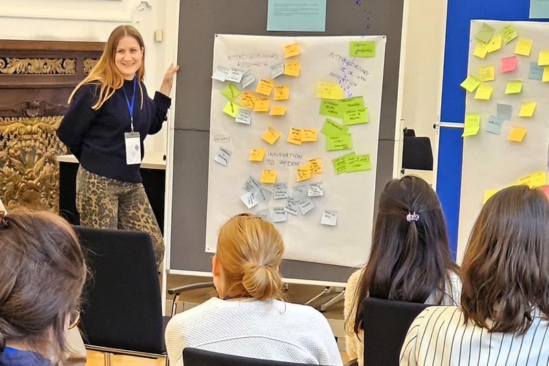 Prof. Dr. Charlotte Köhler beim Auftakt-Workshop des Netzwerkes co-minded an der Europa-Universität Viadrina Frankfurt (Oder)