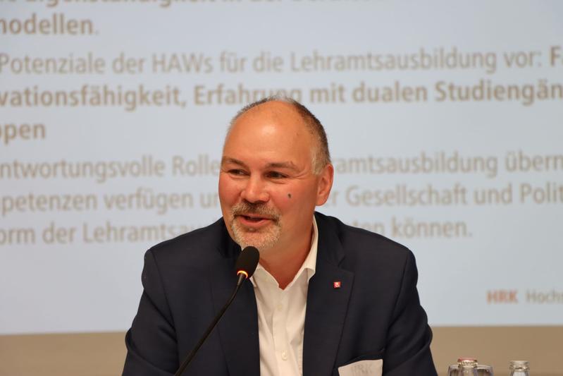 Prof. Dr. Jörg Bagdahn wurde heute in Fulda erneut für zwei Jahre zum Sprecher der Hochschulen für Angewandte Wissenschaften/Fachhochschulen gewählt (HAW) 