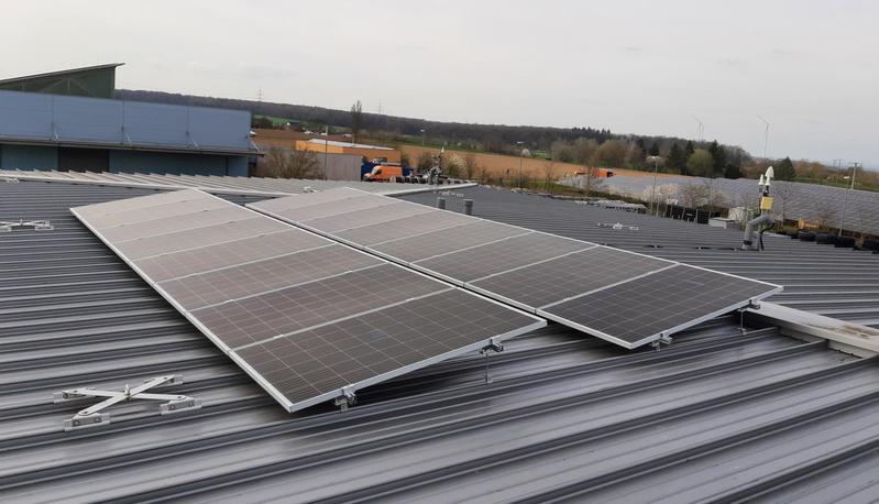 PV Module der 5 kW Demonstrationsanlage auf dem Dach der ÜZ Mainfranken Lülsfeld.  ©Foto: Sebastian Albert