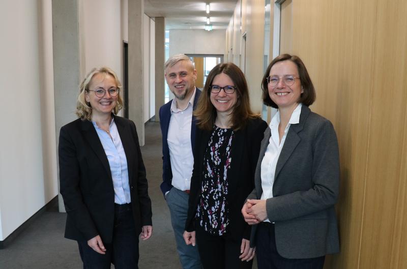 Professorin und Studiendekanin Stefanie Sachsenmaier, Professor Joachim Fiebig, Professorin Sabine Scholl und Dekanin der Künzelsauer Fakultät Technik und Wirtschaft, Professorin Anke Ostertag (v.l.n.r.)