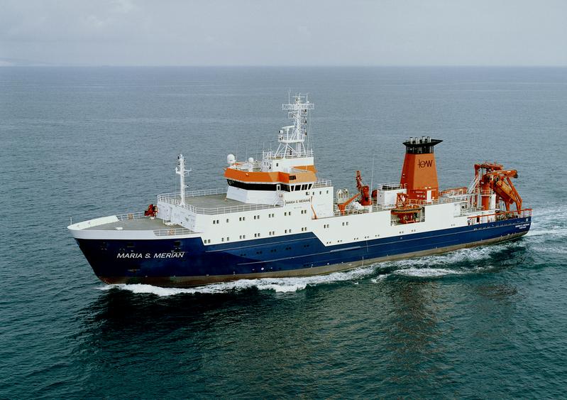 Die MARIA S. MERIAN zeichnet sich gegenüber anderen Forschungsschiffen vor allem durch ihre Eisrandfähigkeit aus. Die Haupteinsatzgebiete des 95-Meter-Schiffs für bis zu 22 mitreisende Forschende sind das Nordmeer, der Nordatlantik und das Mittelmeer.