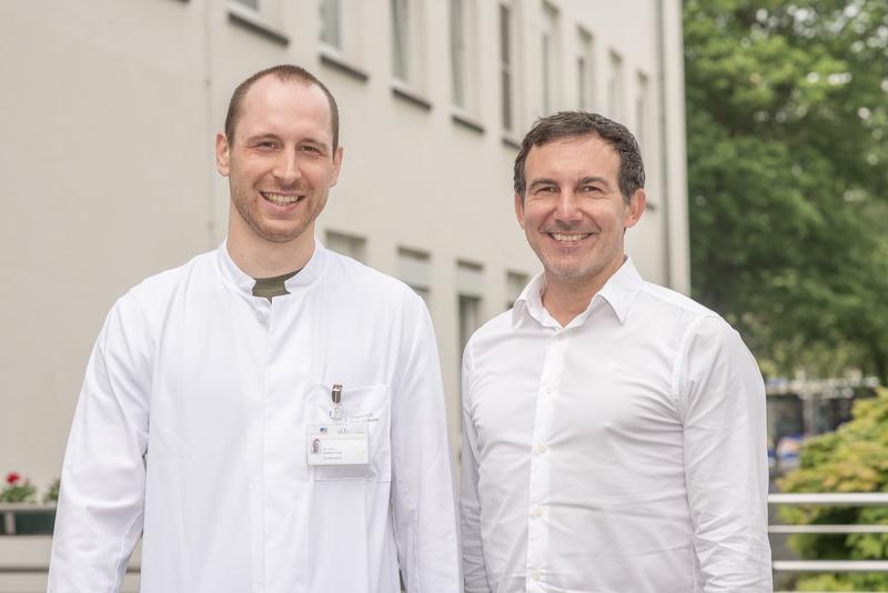 (v.l.) Dr.Simon Fietz, Assistenzarzt an der Klinik für Dermatoonkologie & Phlebologie im Zentrum für Hauterkrankungen des UKB und PD Dr. Dimo Dietrich, Wissenschaftler der Klinik und Poliklinik für Hals-Nasen-Ohren-Heilkunde des UKB