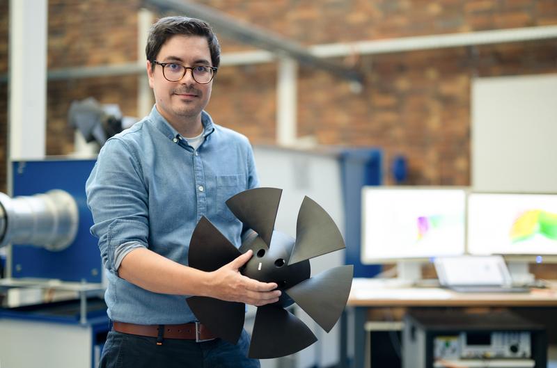 Doktorand Manuel Fritsche hat ein neues Verfahren für die Simulation und Auslegung von Luftströmen an Ventilatoren entwickelt. 