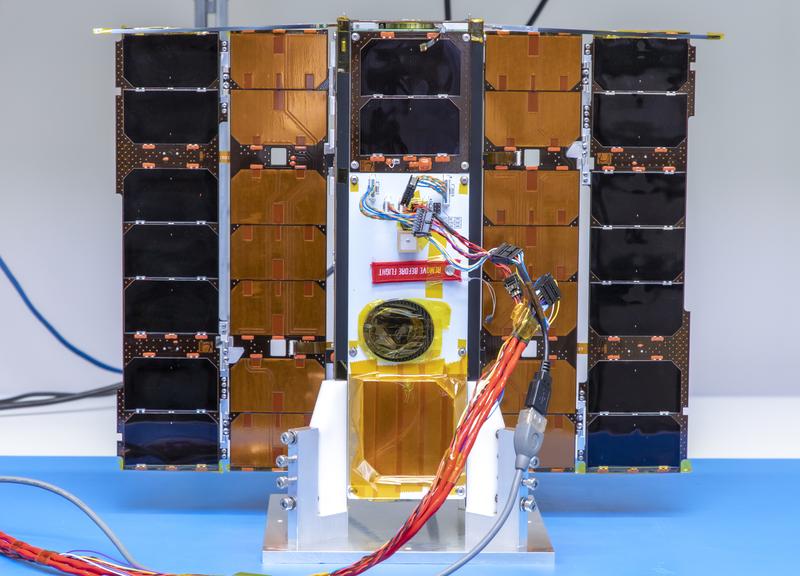 OPS-SAT wurde am Institut für Kommunikationsnetze und Satellitenkommunikation der TU Graz gebaut und startete am 18. Dezember 2019 um 9:54 Uhr MEZ vom Weltraumbahnhof Kourou in Französisch-Guayana zu seiner Mission. 