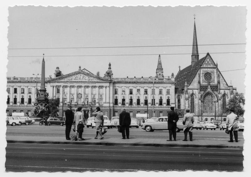 Die Universitätskirche kurz vor der Sprengung.