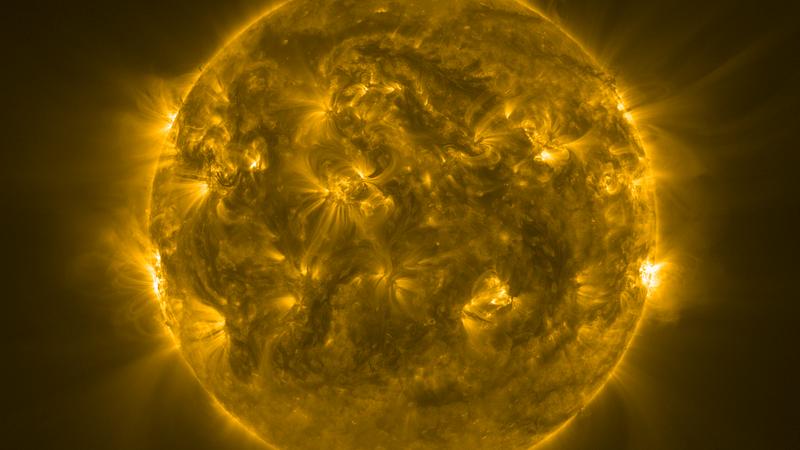 Die Sonne nähert sich aktuell wieder einem Aktivitätsmaximum im 11-jährigen „Schwabe-Zyklus“, hier eine Solar-Orbiter-Aufnahme vom Oktober 2023. 