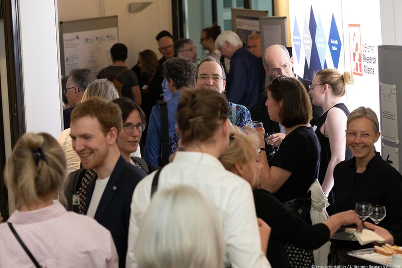 Lively exchange among participants at last year's Research Data Day in June 2023 in Bremen