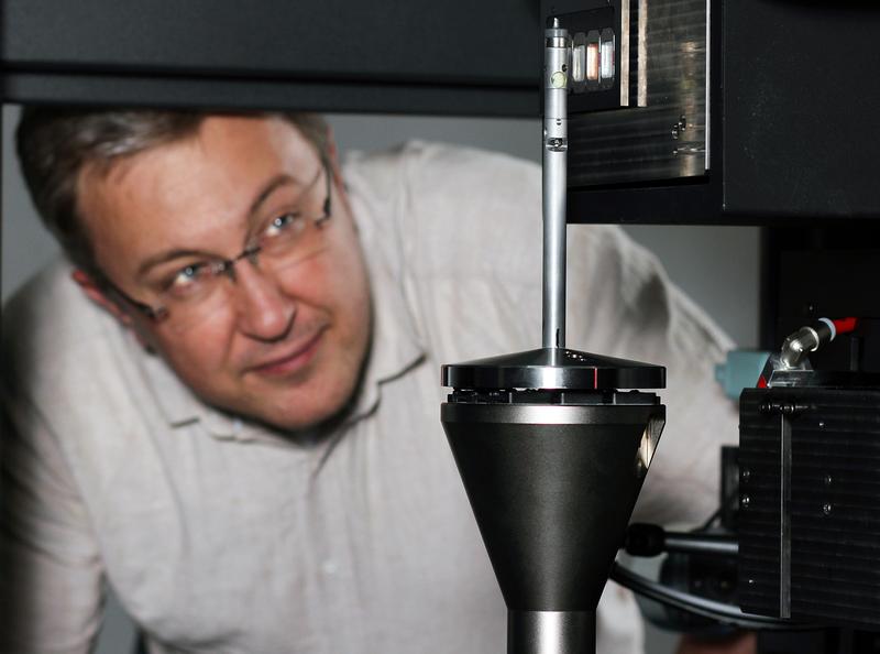 Prof Sergiy Antonyuk and his team use the technology to record the smallest material structures non-destructively. 