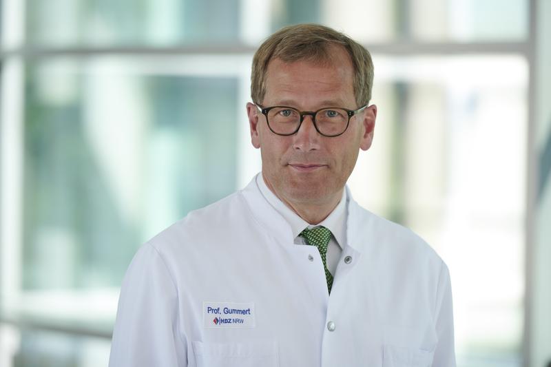 Prof. Dr. med. Jan Gummert, Vorstandsmitglied der Deutschen Herzstiftung, Direktor der Klinik für Thorax- und Kardiovaskularchirurgie am Herz- und Diabeteszentrum NRW, Universitätsklinik  der Ruhr-Universität Bochum, Bad Oeynhausen