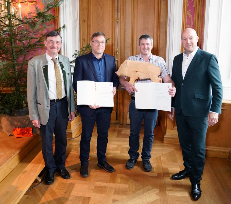 Prof. Dr. Jürgen Ellenberger, Präsident des Landesjagdverbands; Prof. Dr. Sven Klimpel, Goethe-Universität und Senckenberg Gesellschaft für Naturforschung; Timo Spaniol, NABU Main-Kinzig-Kreis; Ingmar Jung, Hessischer Umweltminister,.