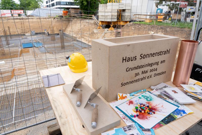 Grundsteinlegung "Haus Sonnenstrahl" am Uiniklnikum Dresden